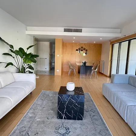 Lux 521 Letter 아파트